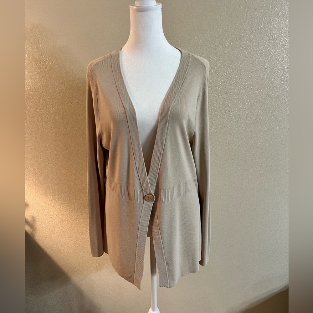 New York & Company Cream/light tan sweater
